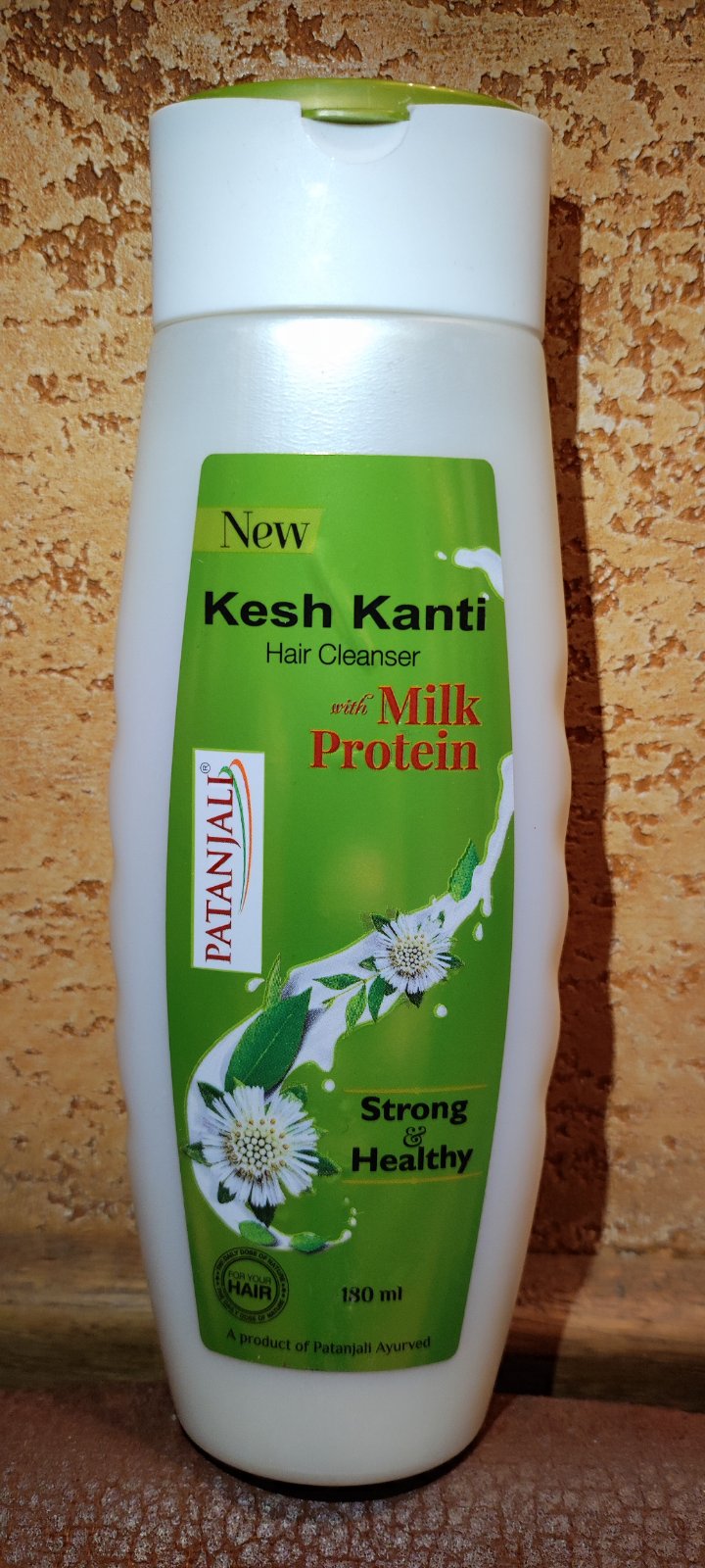 Шампунь Патанджали с молочным протеином Кеш канти Hair Cleanser Milk protein Патанджали аюрведа Kesh Kanti Patanjali 180 мл.