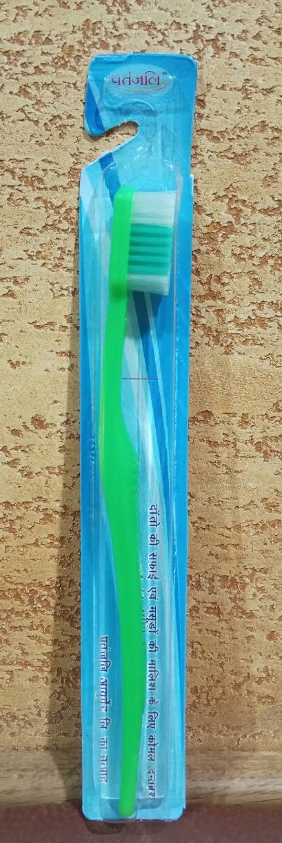 Зубная щетка Patanjali Toothbrush бережно очищает, 1 шт., Индия